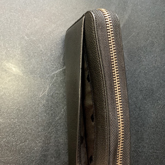 NWOT-Kate Spade black leather zipper wallet w/multiple slots  FIRM ON PRICE - Picture 6 of 9